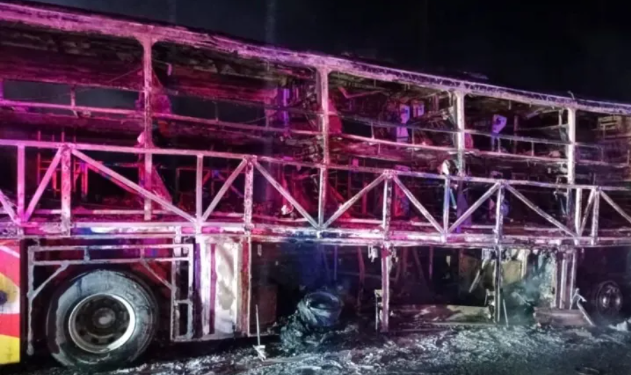 कावेरी ट्रैवल्स बस में आग